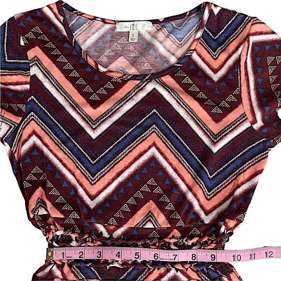 Love, Fire size small short sleeve maroon blue white thin chevron mini dress EUC - Picture 7 of 16